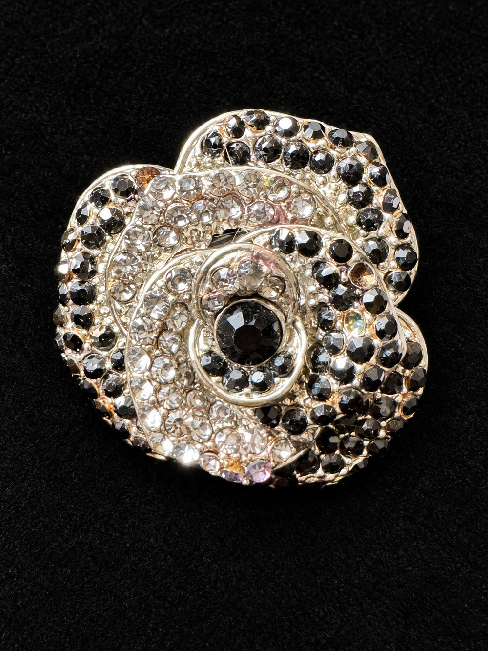 ⚜️ Stretch Pavé Flower Ring | Black & Clear Crystal | Fits Most 💗